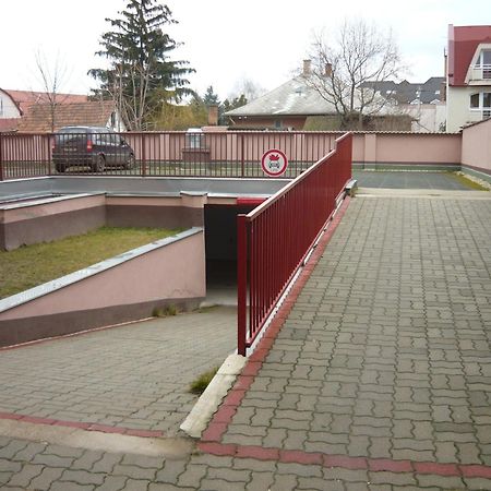 Lux Apartmanok Hajduszoboszlo Exterior foto