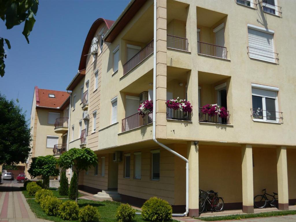 Lux Apartmanok Hajduszoboszlo Quarto foto